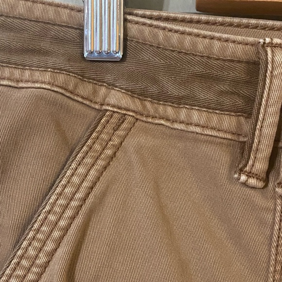 WHBM The Straight Crop in Sandalwood - Picture 5 of 9